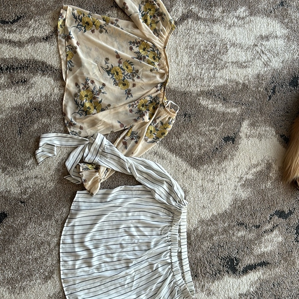2 PIECES OF BLOUSES, SIZE SMALL, FOREVER 21